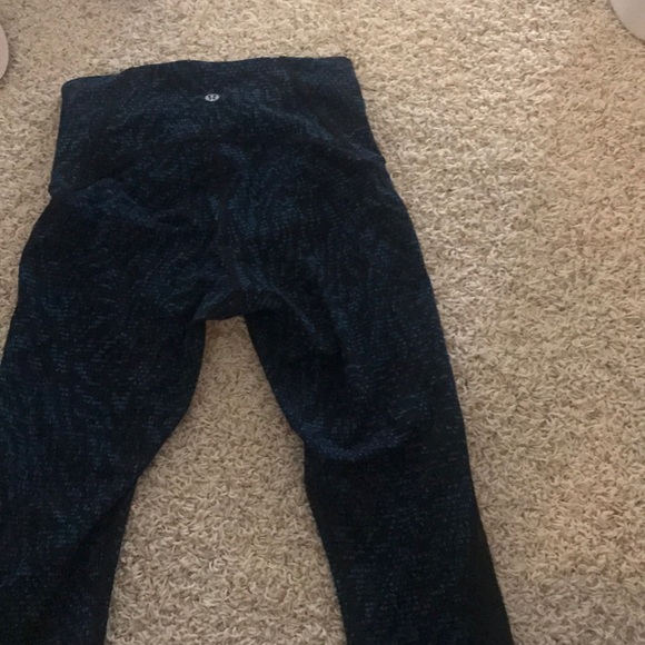 Lululemon navy blue/ light blue patterned capri - Picture 2 of 2